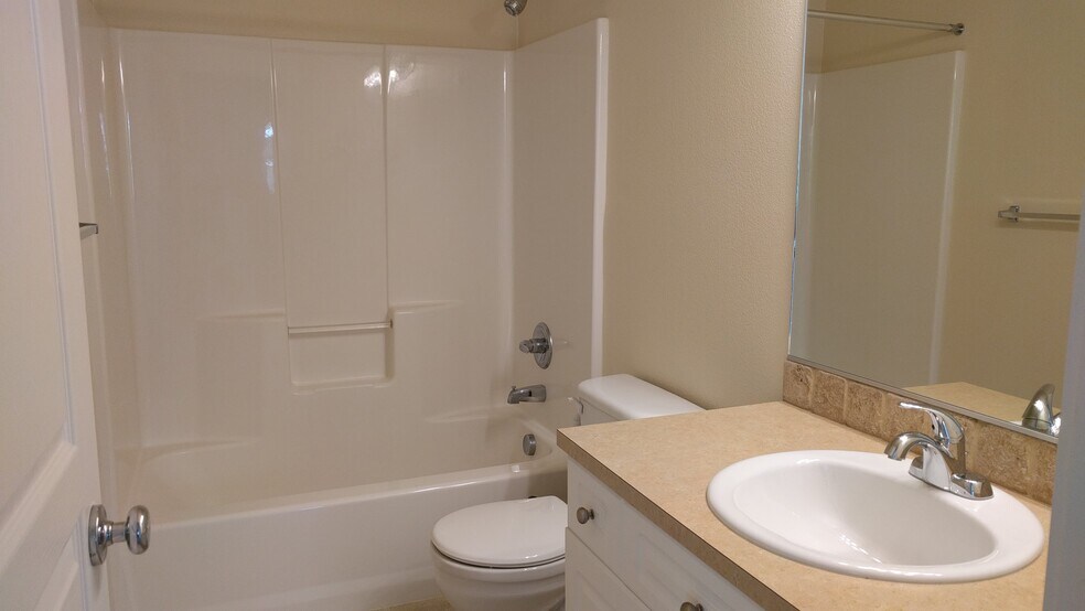 Upstairs guest bathroom - 325 NW 209th Ave