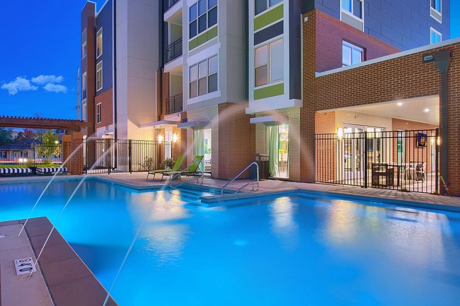 Building Photo - The Vue at Creve Coeur
