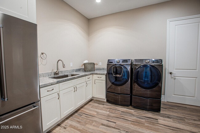 Building Photo - 3801 E Glenrosa Ave