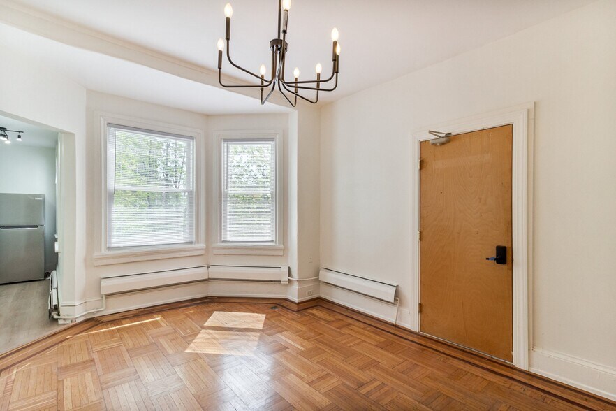Building Photo - 169 Waterman St