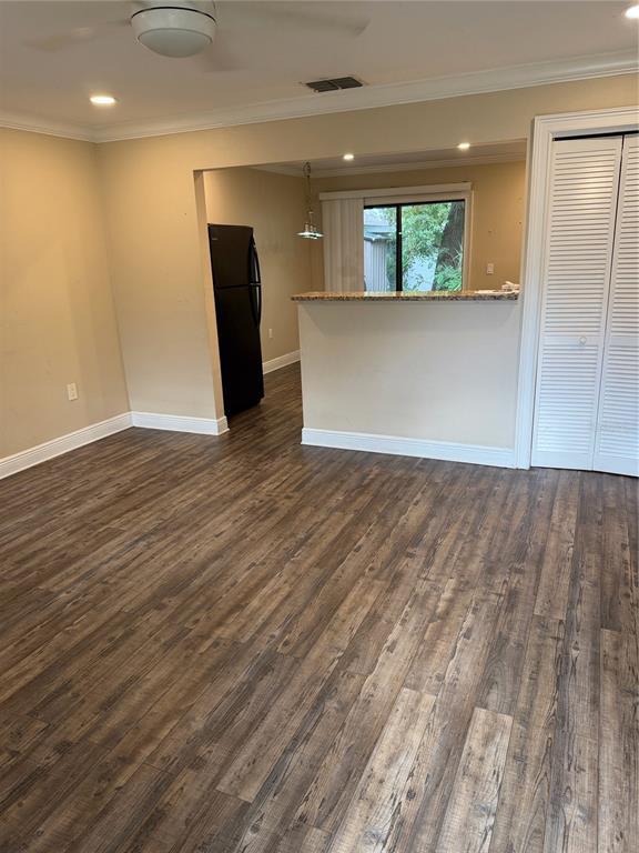 Building Photo - 447 6th Ave NE