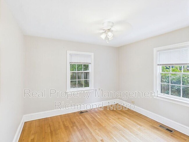 Building Photo - 3923 Park Ave