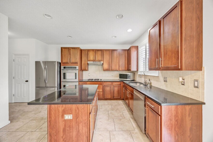 Building Photo - 1457 Heather Ct