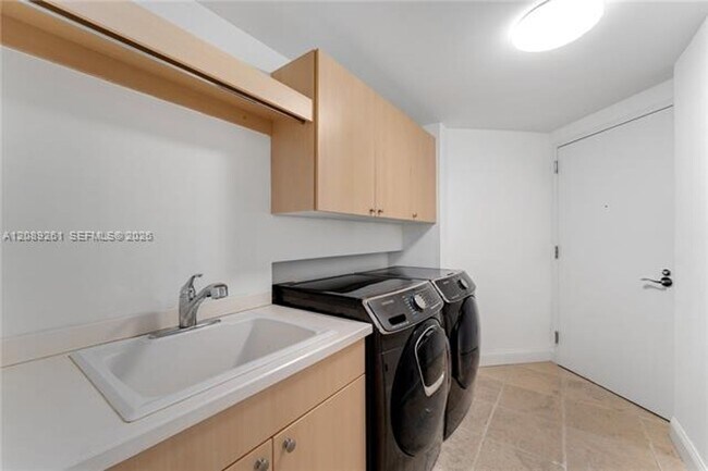 Building Photo - 13627 Deering Bay Dr