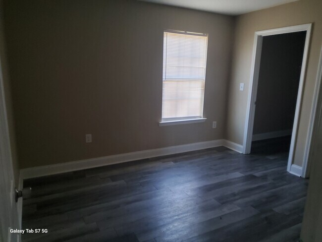 Building Photo - Ronald Pride Duplex Unit A