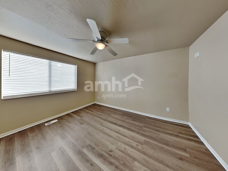 Building Photo - 2964 S Fetzer Dr