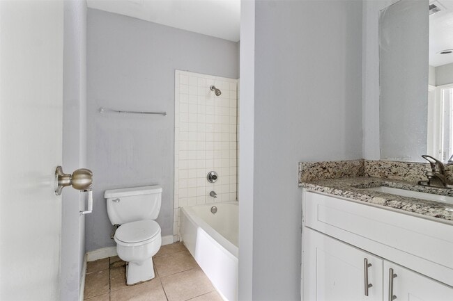 Building Photo - 8657 Village of Fondren Dr