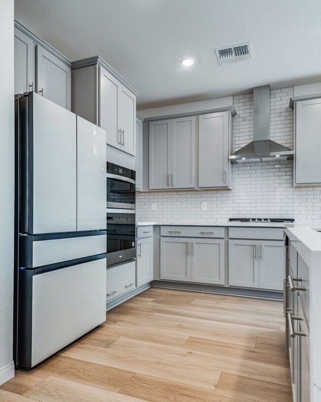 Building Photo - Highly upgraded, spacious, 4 bedroom home ...