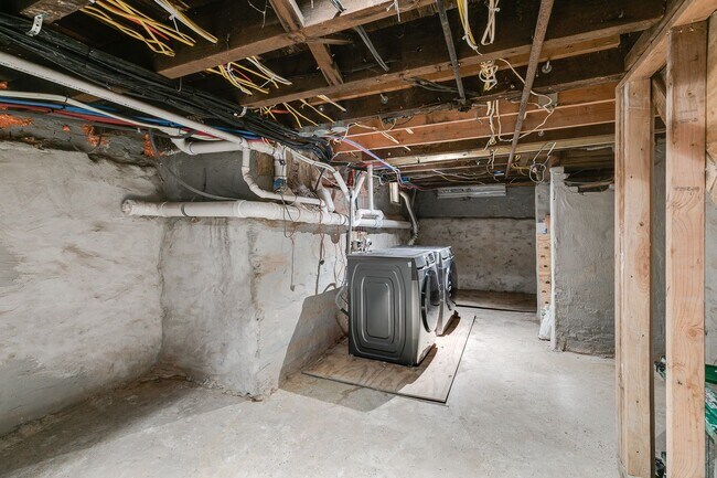 Building Photo - Brand New Modern Apartment Brewerytown