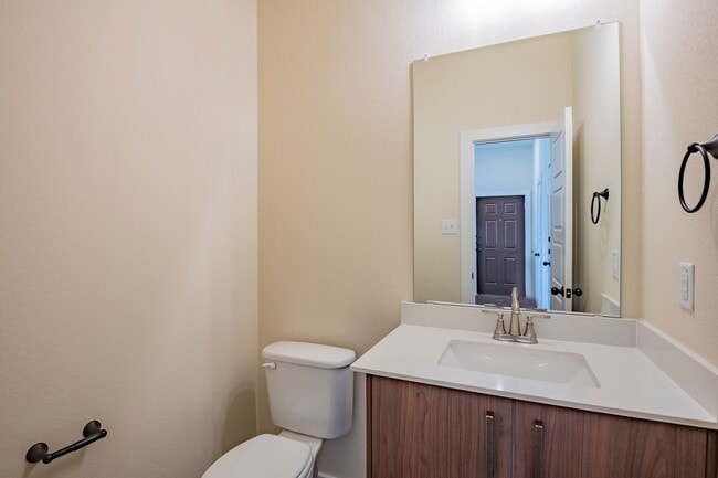 Building Photo - AVAILABLE NOW! GORGEOUS 4 BEDROOM DUPLEX LOCATED IN MIDLOTHIAN ISD!