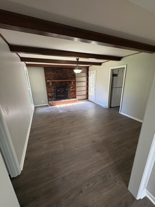 Building Photo - 529 Des Moines Dr