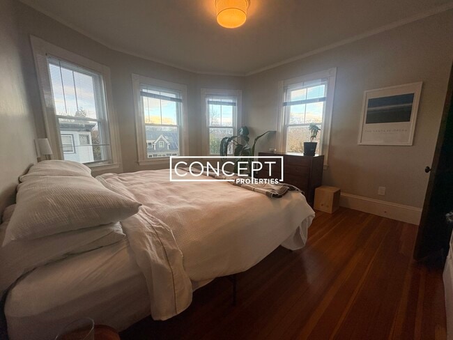 Building Photo - 107 Oxford St