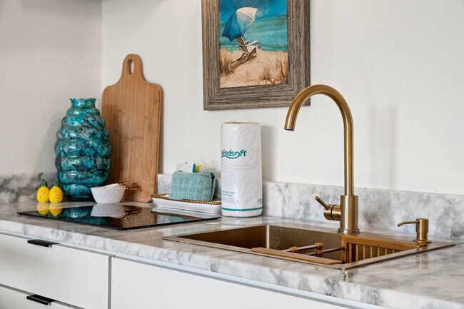 Building Photo - 214 Miracle Strip Pkwy SW