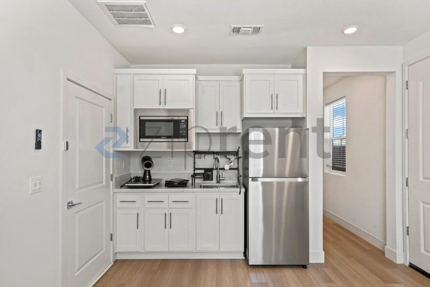 Building Photo - 5545 Oberon Ave