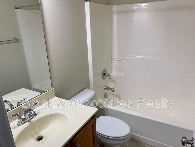 Building Photo - 706 Weavers Ridge Dr