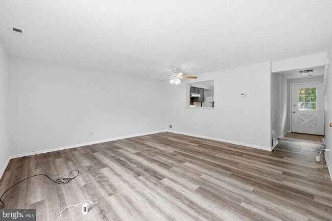 Building Photo - 217 Vista Ct