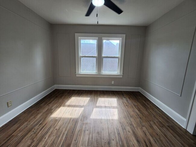 Building Photo - 4 Bedroom/2 Bath w/Attached Garage Recentl...