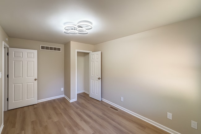 Building Photo - 704 E Perry St