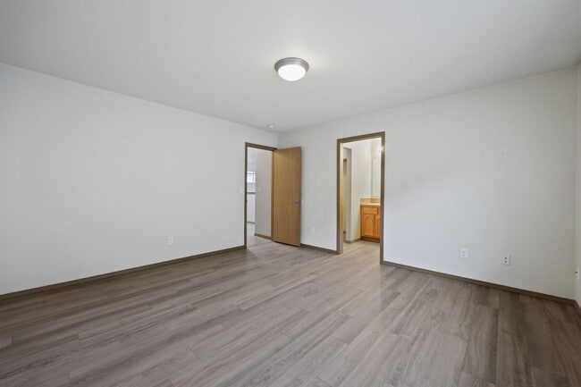 Building Photo - Move in ready! 3 bedroom rambler - Great l...