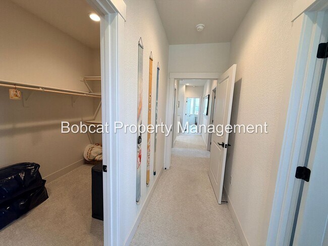Building Photo - 1128 Grove St