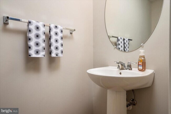 Building Photo - 7062 Fox Glove Ln