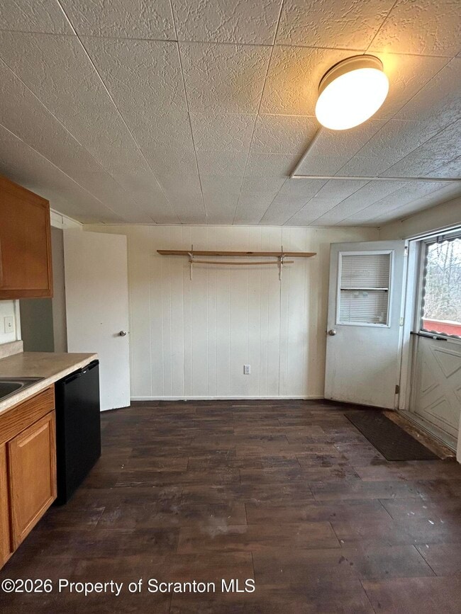 Building Photo - 1395-1395 Old Trail Rd