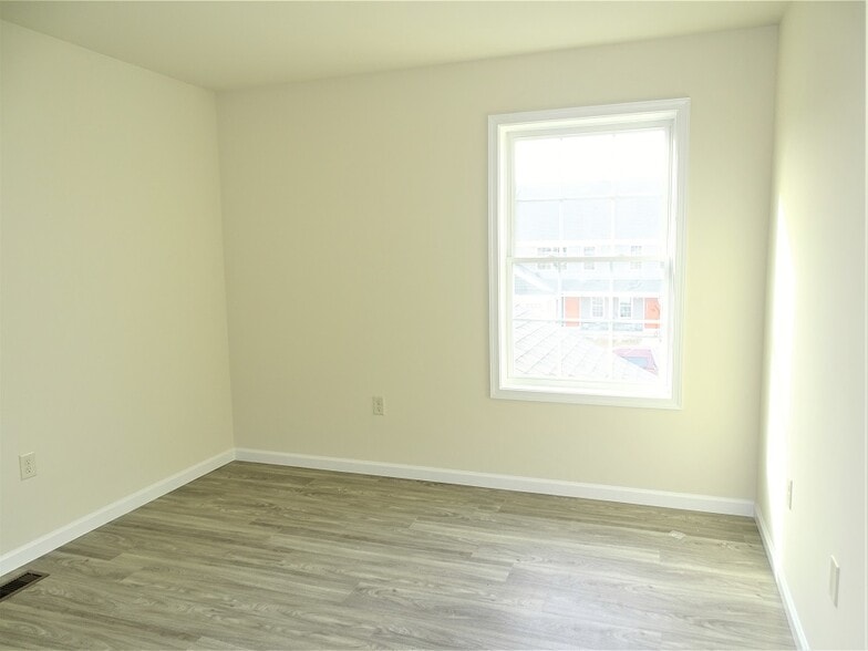 Building Photo - 349 Cedar Holw