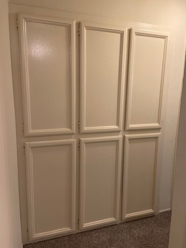 Building Photo - Super clean! 3 Bdrm, 2 Bath near Greenback & Trajan