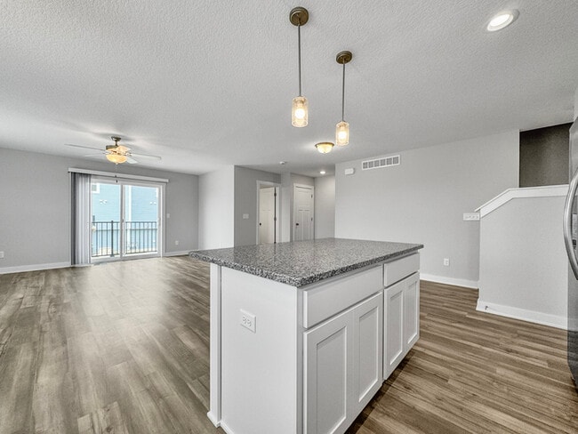 Building Photo - 2502 NW Lois Ln