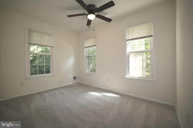 Building Photo - 2400 Ansdel Ct