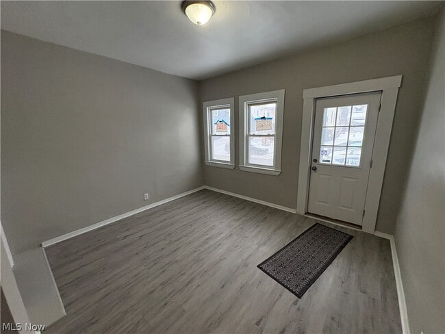 Building Photo - 1924 E 123rd St