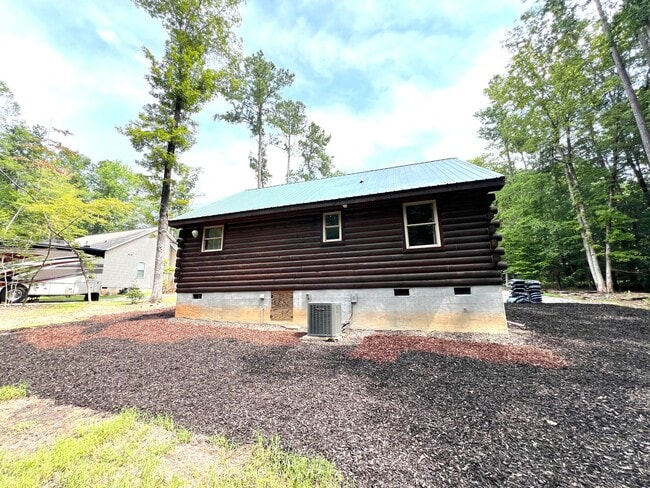 Building Photo - FULLY FURNISHED WITH ACCESS TO BEAUTIFUL L...