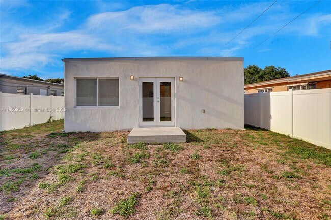 Building Photo - 737 NW 4th St