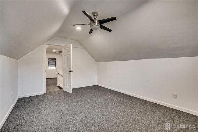 Building Photo - 14 Linden St