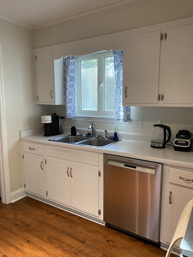 Building Photo - 311 Brady St