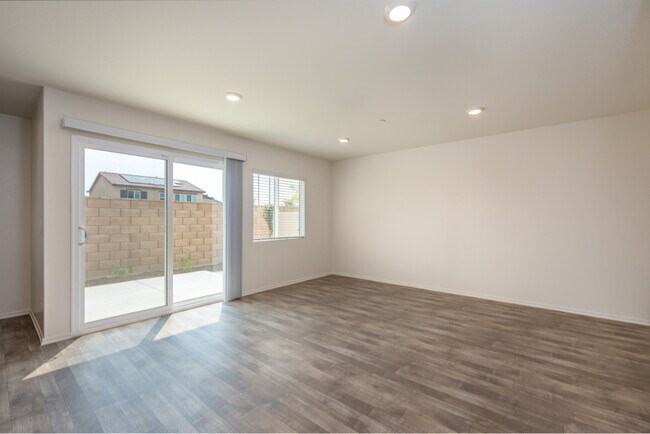 Building Photo - 28650 New Yorker Ln