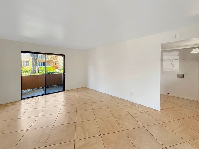 Building Photo - Spacious 3BR/2BA Condo in Rancho San Diego...