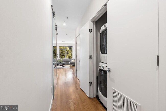 Building Photo - 435 R St NW