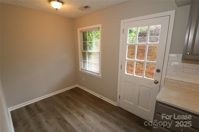 Building Photo - 6248 Old Pineville Rd