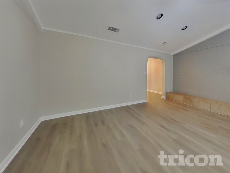 Building Photo - 1921 Big Sky Dr