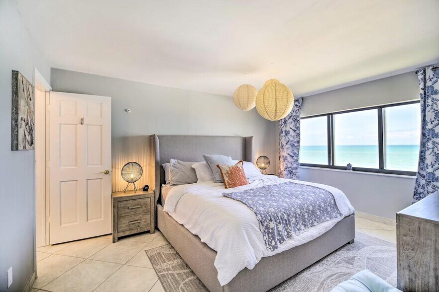 Building Photo - 4250 N Hwy A1A