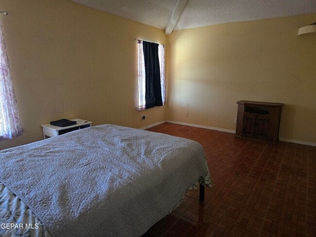 Building Photo - 1400 Cravens St