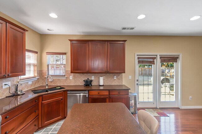 Building Photo - 3863 Pin Oak St