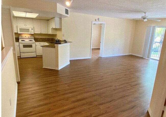 Building Photo - 800 Crestwood Blvd S