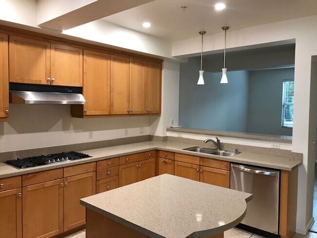 Building Photo - 2BR + 2 1/2BA CONDO AVAILABLE NOW IN BURBANK!