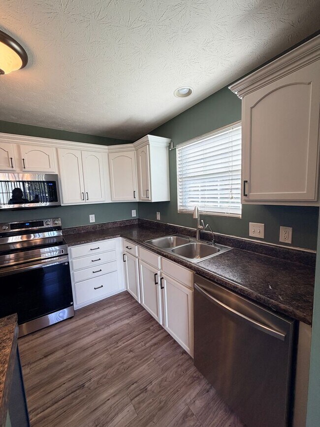 Building Photo - 1883 Creekstone Dr