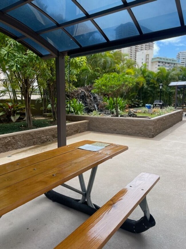 Building Photo - Available on 8/1/25, 600 sqft, 1 Bedroom, ...