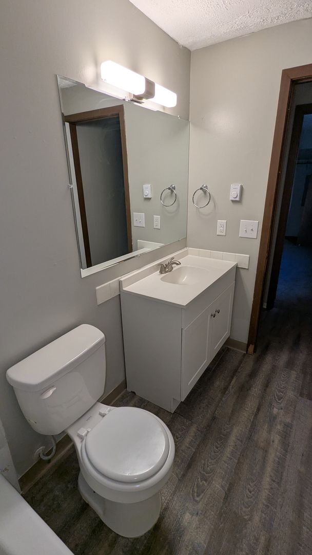 Building Photo - MN Cedar Village (809)