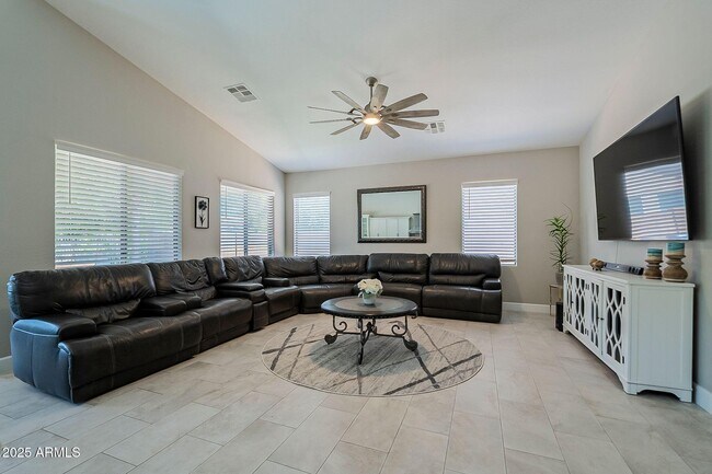 Building Photo - 2401 E Sequoia Dr