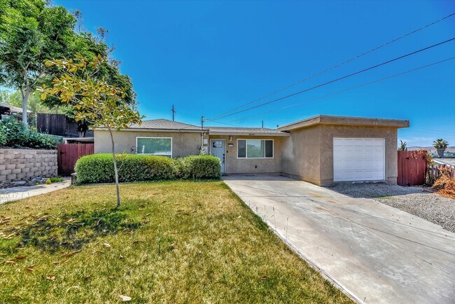 Building Photo - 8624 La Butte Ln